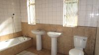 Bathroom 1 - 9 square meters of property in Gardenvale A.H