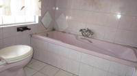 Main Bathroom - 4 square meters of property in Gardenvale A.H