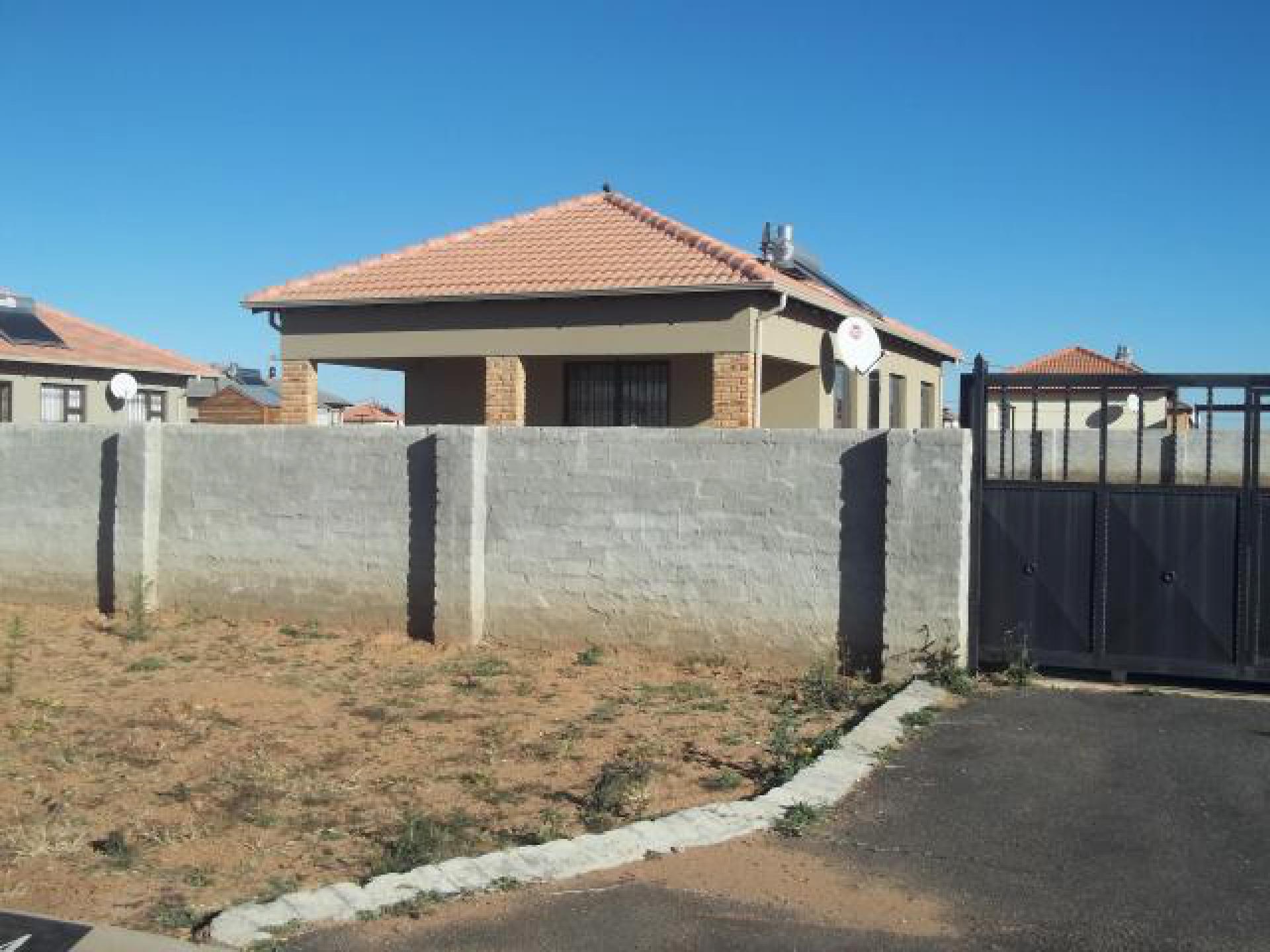 Front View of property in Azaadville Gardens