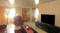 Lounges - 32 square meters of property in Daveyton