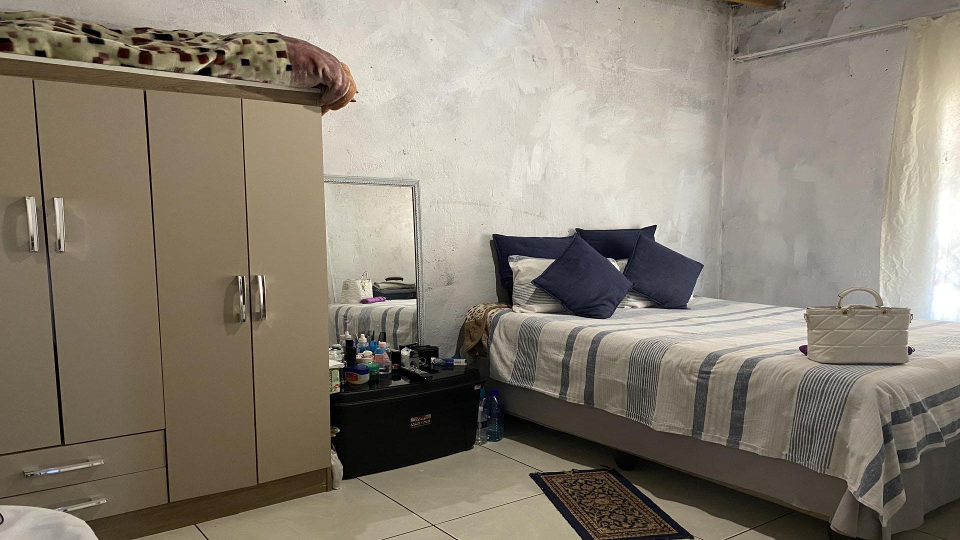 Bed Room 1 of property in Emalahleni (Witbank) 