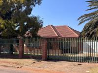 Front View of property in Rhodesfield