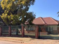 Front View of property in Rhodesfield