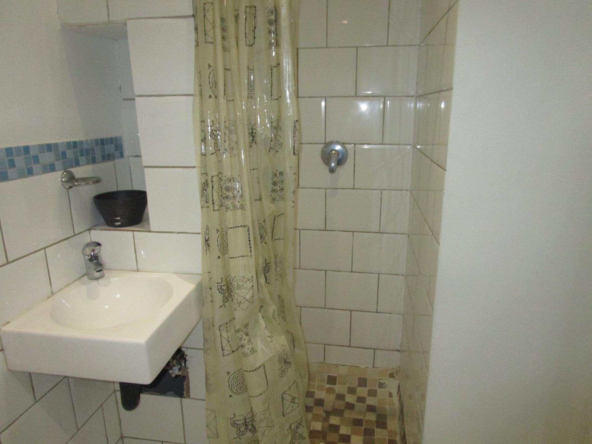 Main Bathroom - 5 square meters of property in Braamfontein