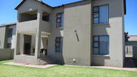 Backyard of property in Rua Vista