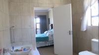 Main Bathroom - 11 square meters of property in Rua Vista
