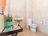 Guest Toilet - 5 square meters of property in Rua Vista