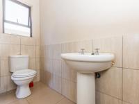 Staff Bathroom - 4 square meters of property in Rua Vista