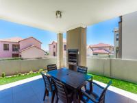 Patio of property in Rua Vista