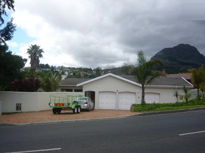 3 Bedroom House for Sale For Sale in Somerset West - Private Sale - MR21284