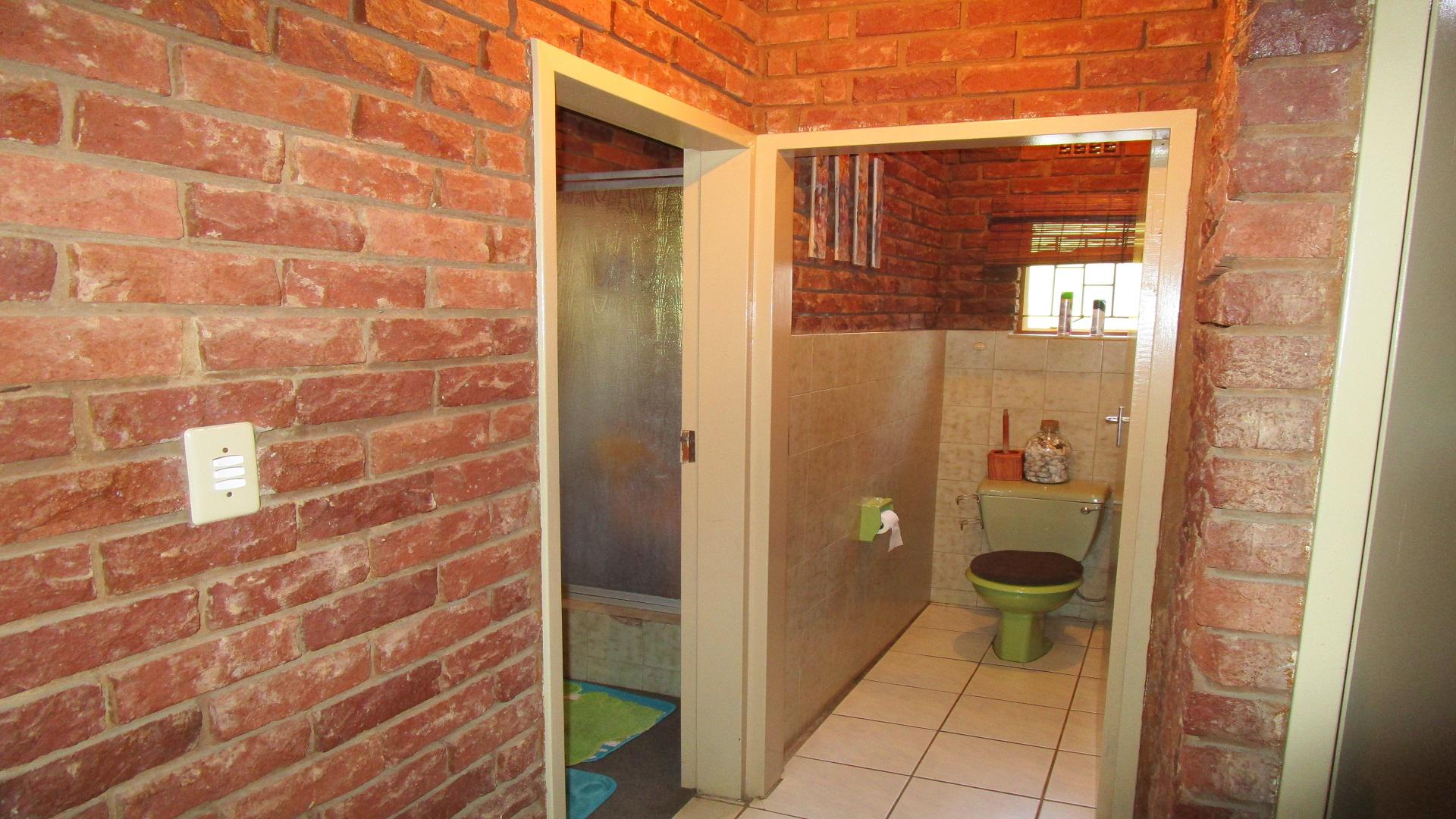 Spaces - 119 square meters of property in Akasia