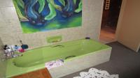 Bathroom 1 - 14 square meters of property in Akasia