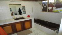 Main Bathroom - 9 square meters of property in Akasia