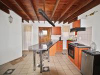 Kitchen - 9 square meters of property in Vaalmarina