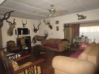Lounges - 38 square meters of property in Vereeniging