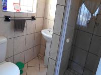 Main Bathroom - 4 square meters of property in Bedworth Park