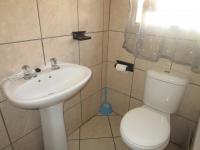 Bathroom 1 - 4 square meters of property in Bedworth Park