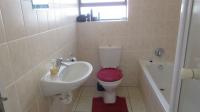 Bathroom 1 - 5 square meters of property in Somerset West