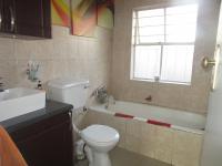 Bathroom 1 - 6 square meters of property in Freeway Park