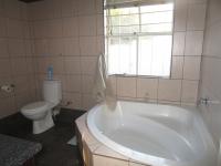 Main Bathroom - 9 square meters of property in Freeway Park