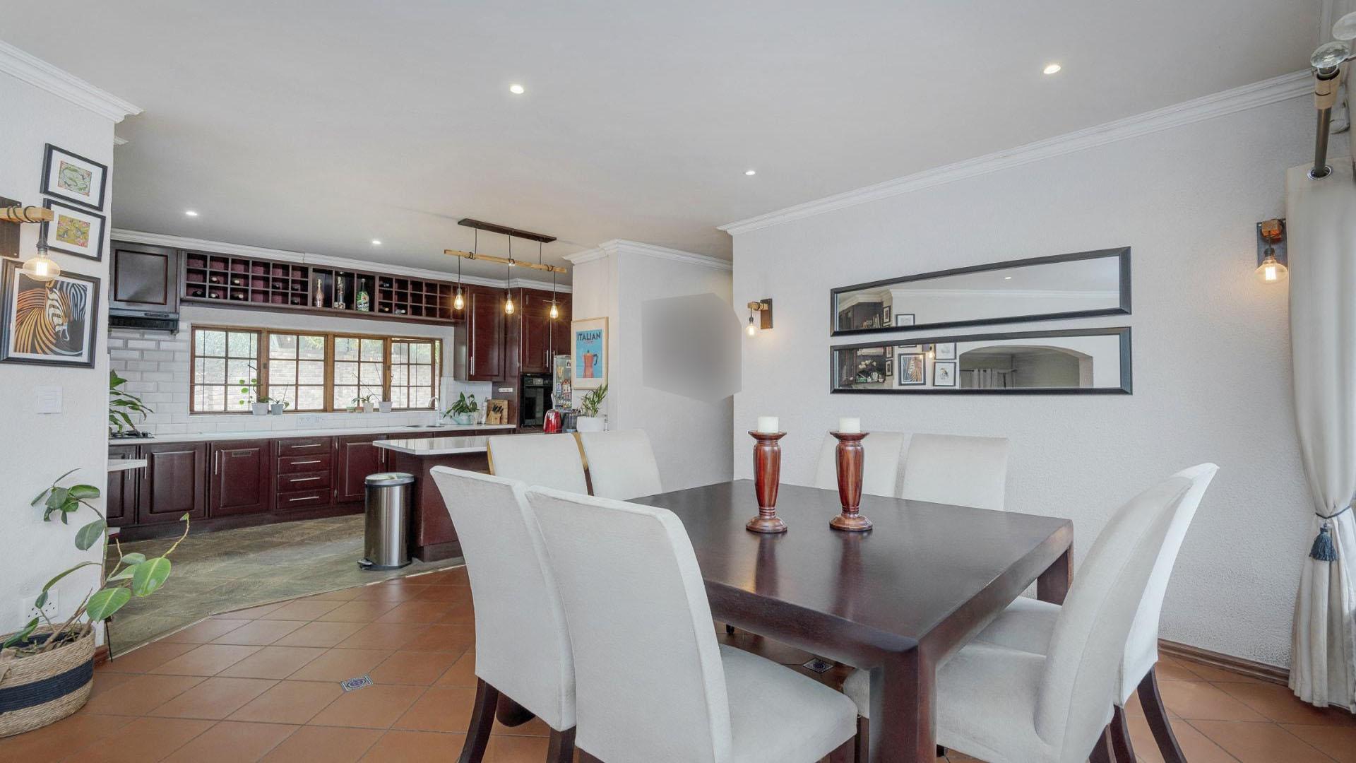 Dining Room of property in Olivedale