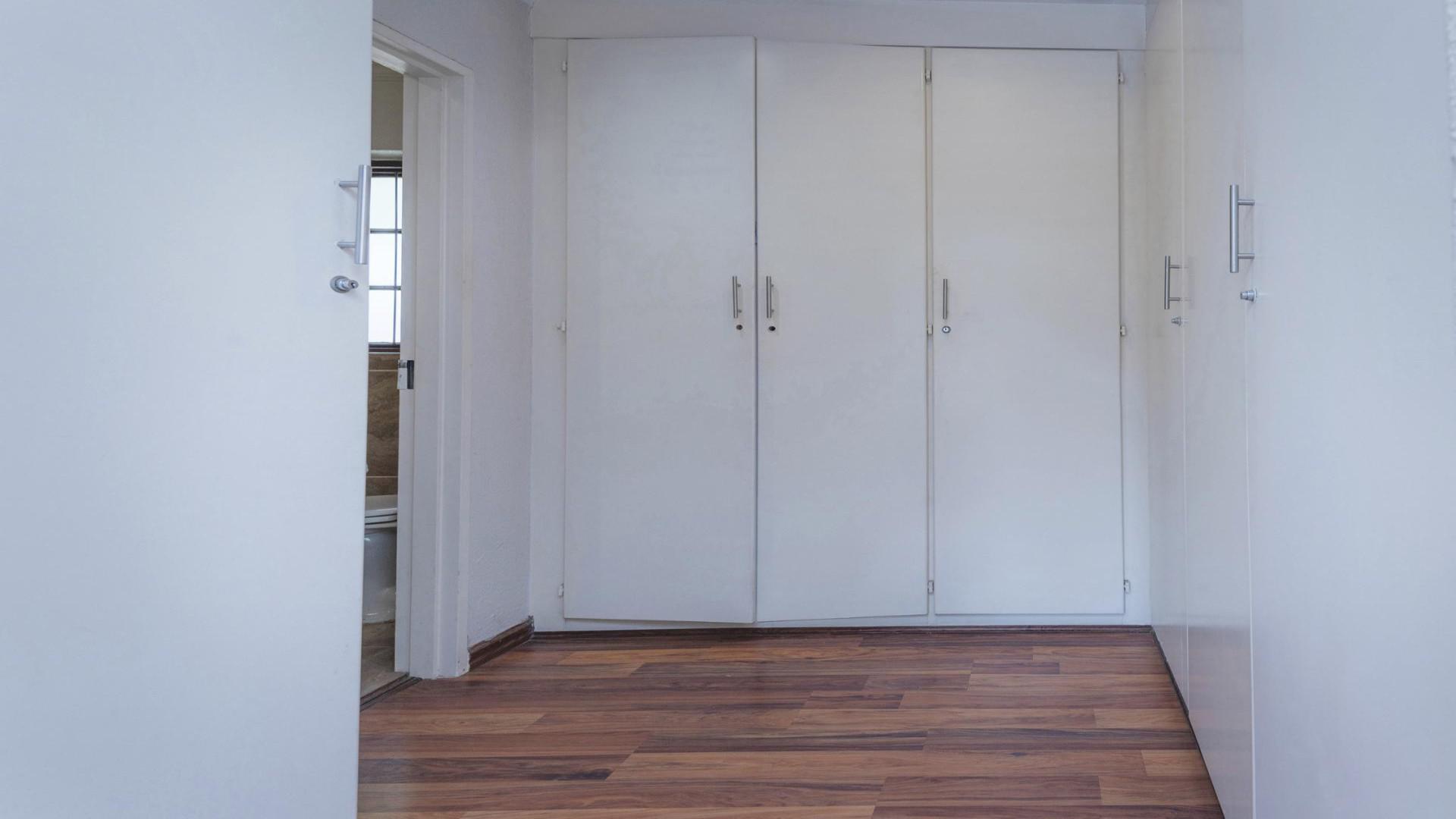 Main Bedroom of property in Olivedale