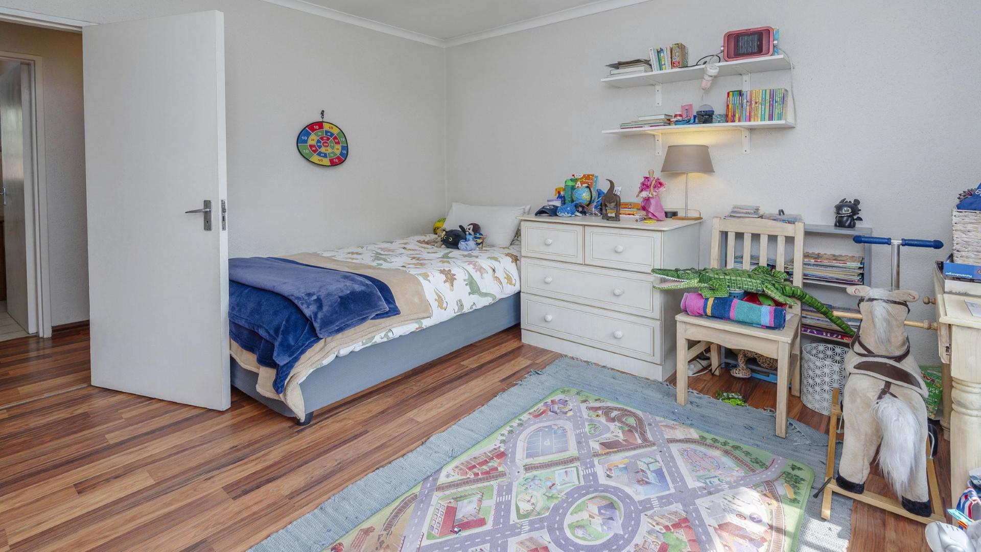 Bed Room 1 of property in Olivedale