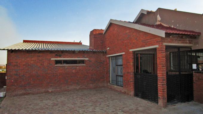 3 Bedroom House for Sale For Sale in Lenasia South - Home Sell - MR214426