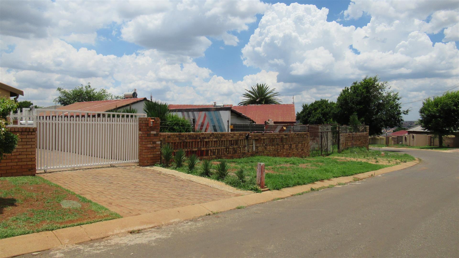 Standard Bank EasySell 3 Bedroom House for Sale in Ennerdale