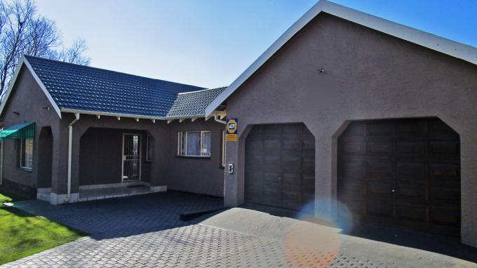 3 Bedroom House for Sale For Sale in Parkrand - Private Sale - MR214483