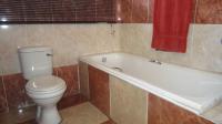 Main Bathroom - 4 square meters of property in Parkrand