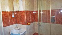 Main Bathroom - 4 square meters of property in Parkrand