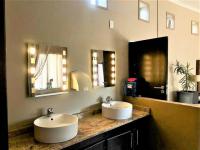 Main Bathroom - 22 square meters of property in Nooitgedacht IR