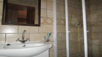 Main Bathroom - 4 square meters of property in Cashan