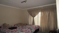 Bed Room 1 - 15 square meters of property in Cashan
