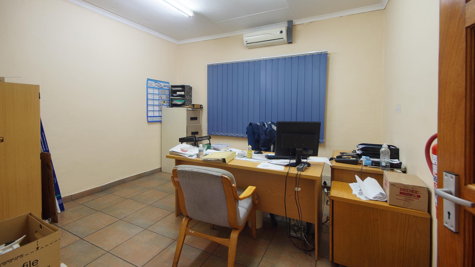 Study - 105 square meters of property in Emalahleni (Witbank) 