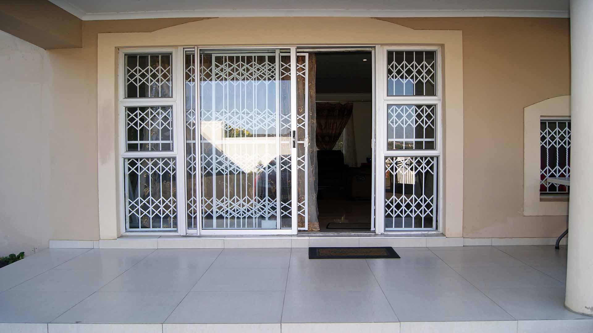 Patio - 28 square meters of property in Malvern - DBN
