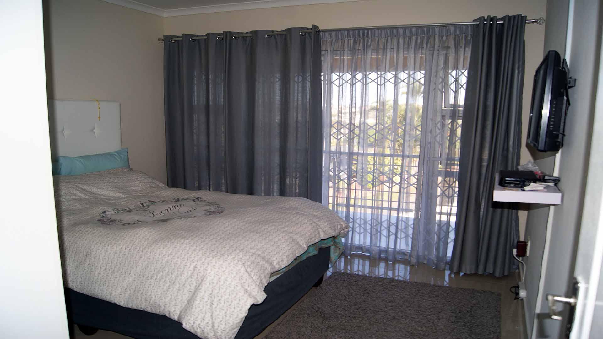 Bed Room 1 - 30 square meters of property in Malvern - DBN