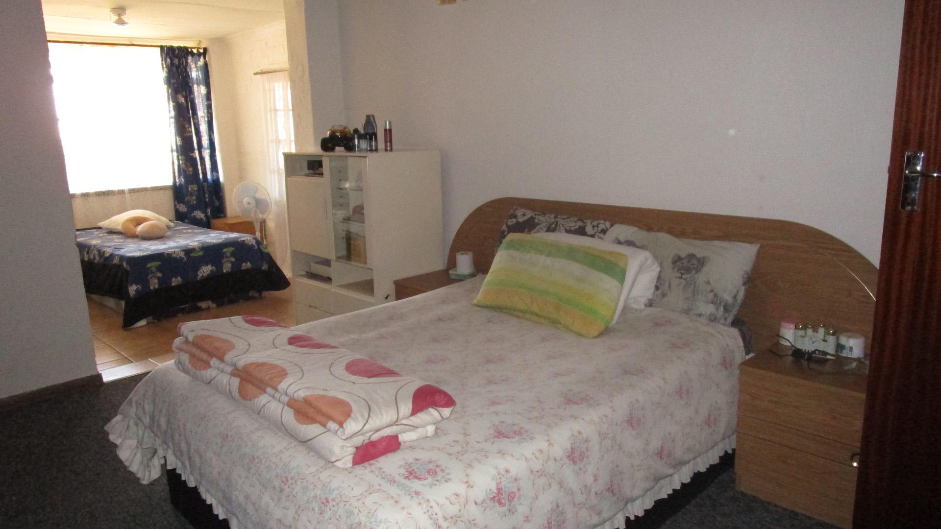 Main Bedroom - 20 square meters of property in Mapleton