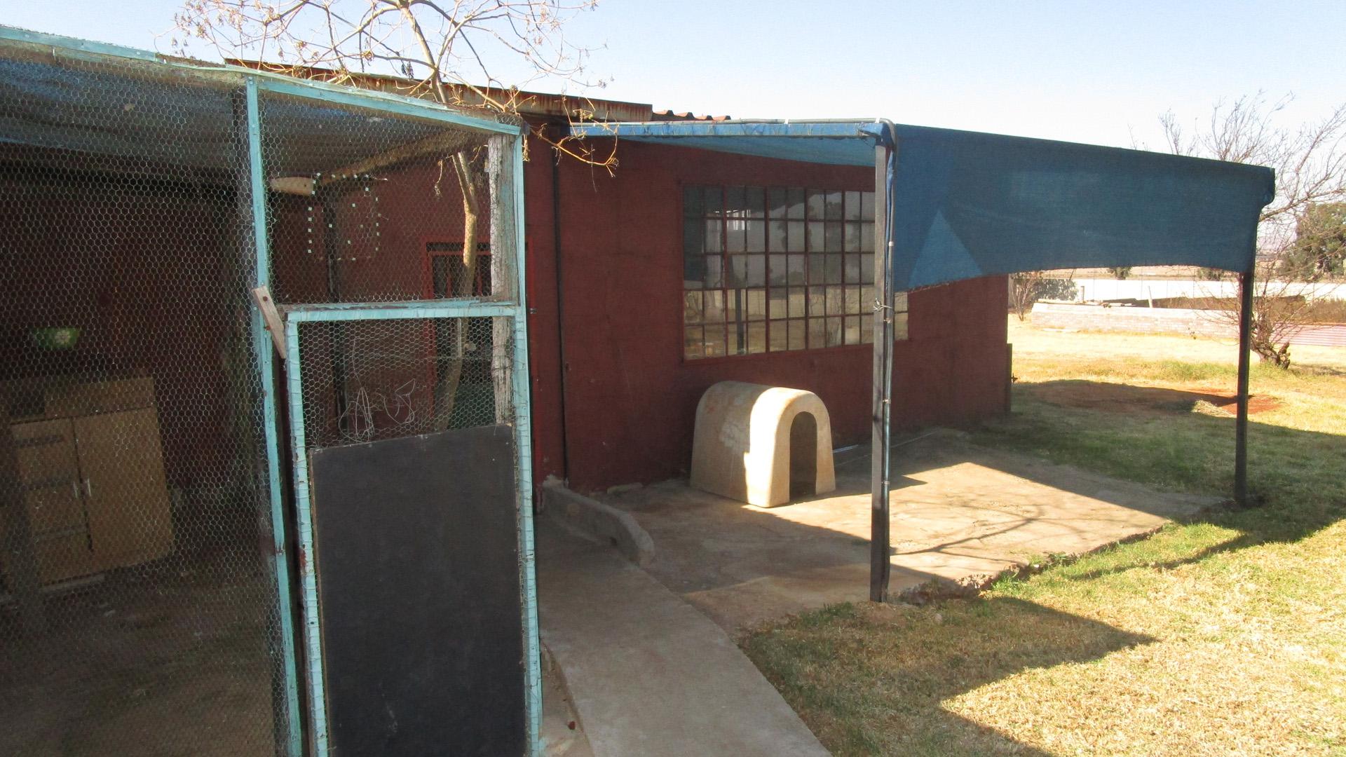 Backyard of property in Mapleton