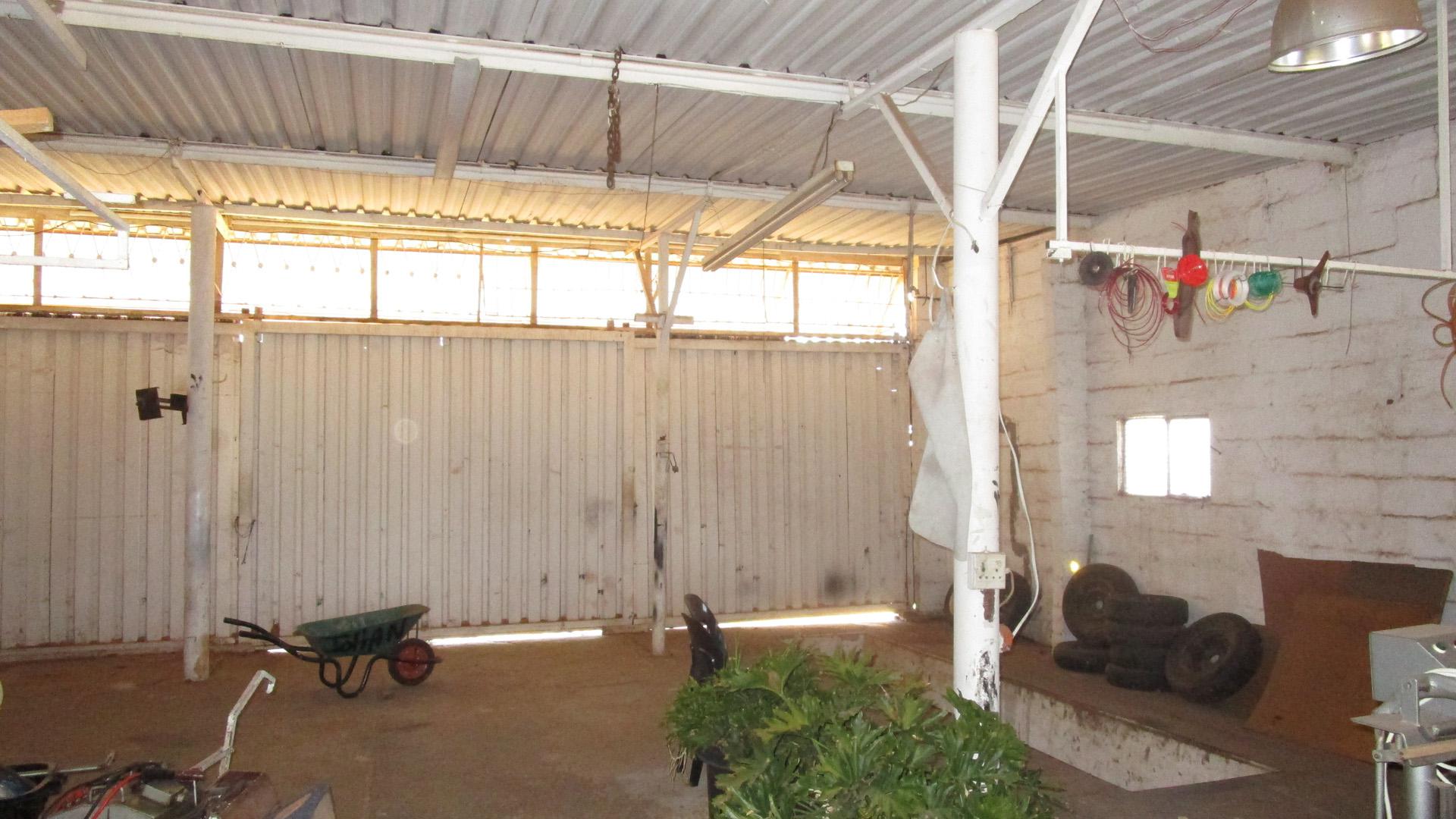 Spaces - 161 square meters of property in Mapleton