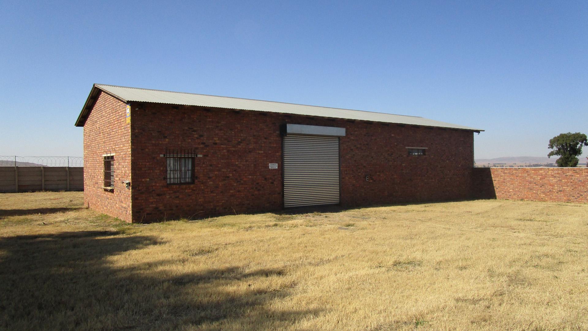 Backyard of property in Mapleton