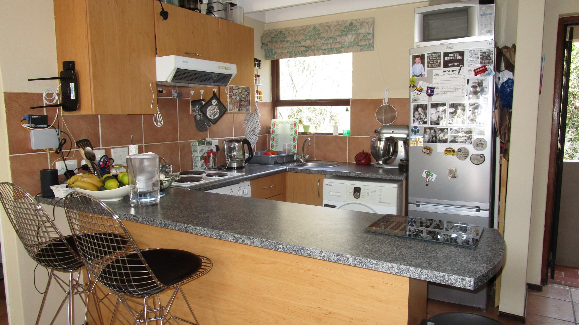 Kitchen - 10 square meters of property in Paulshof