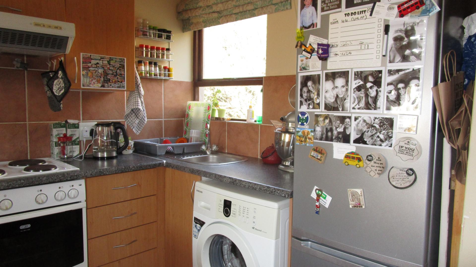 Kitchen - 10 square meters of property in Paulshof