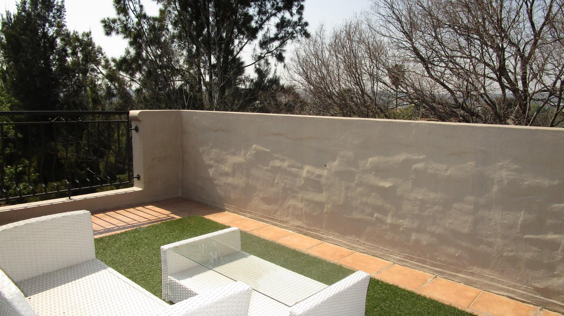 Balcony - 28 square meters of property in Paulshof