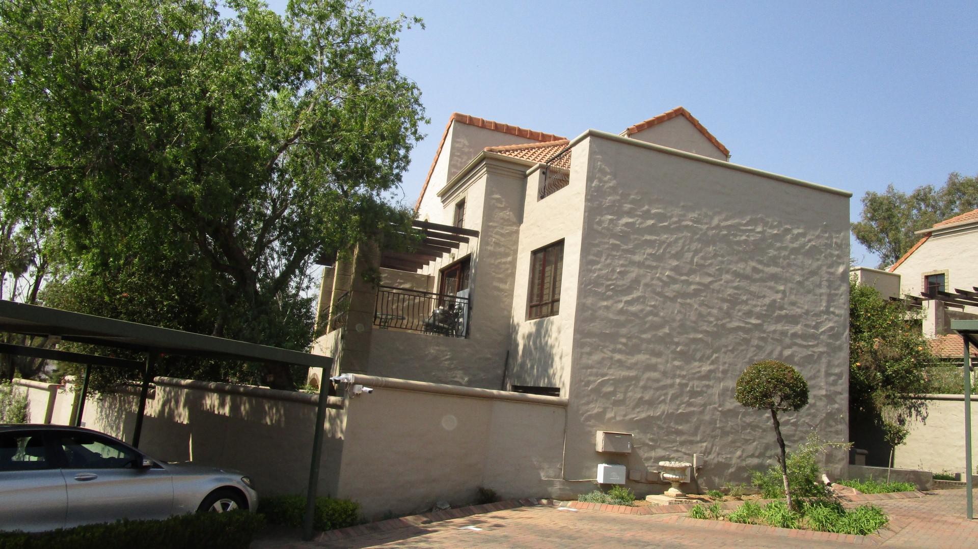 Front View of property in Paulshof