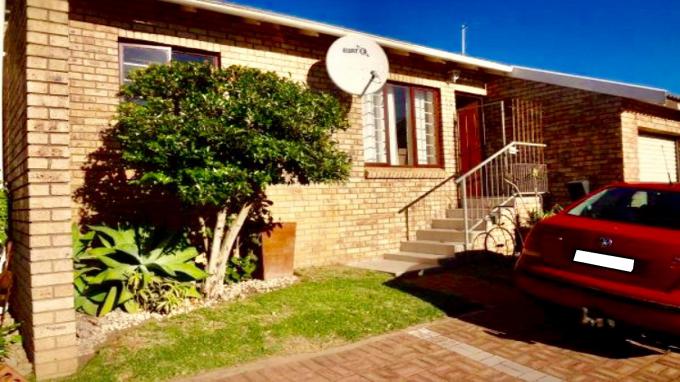 2 Bedroom Sectional Title for Sale For Sale in Jeffrey's Bay - Home Sell - MR217195