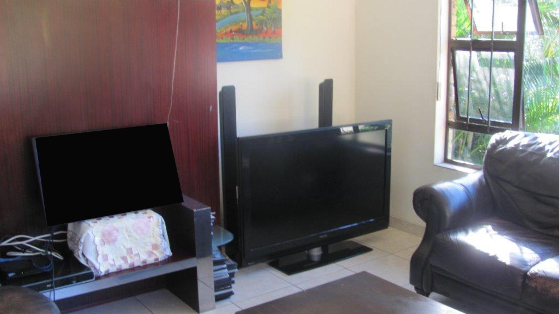 Lounges - 23 square meters of property in Umhlanga Rocks