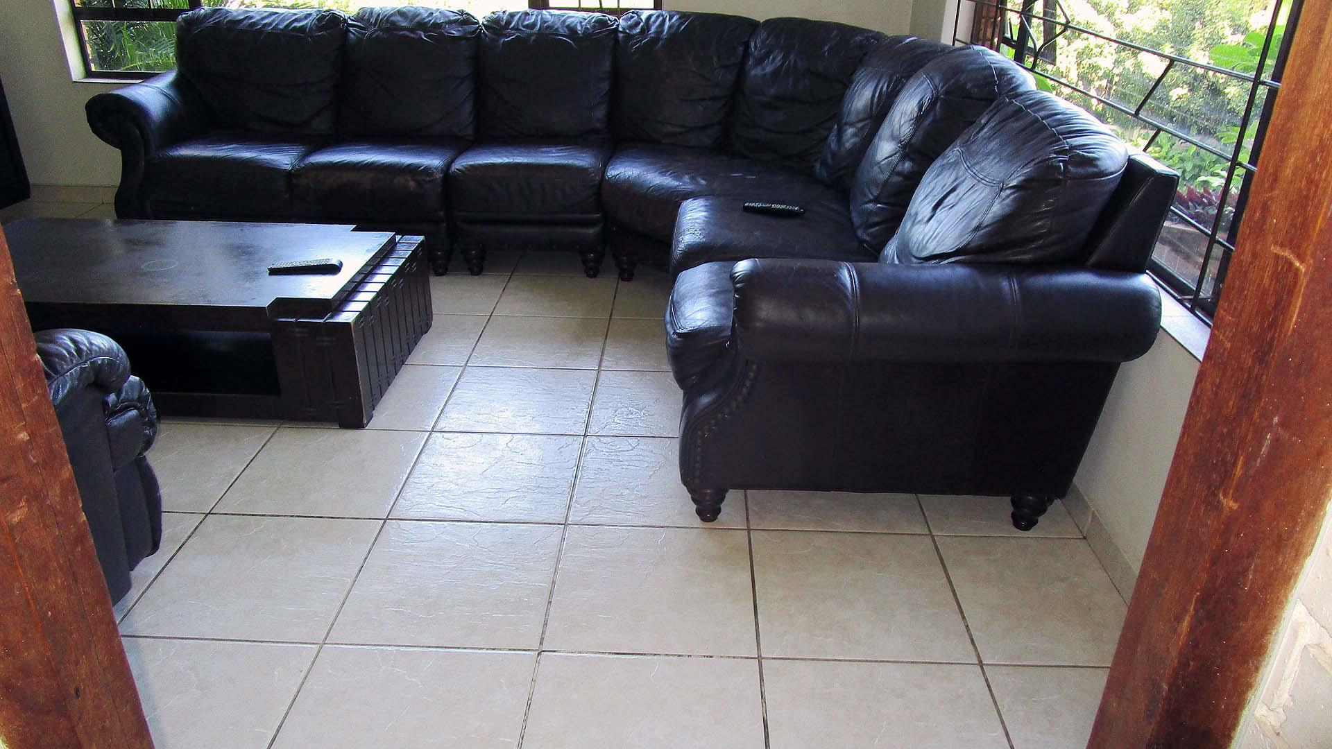 Lounges - 23 square meters of property in Umhlanga Rocks