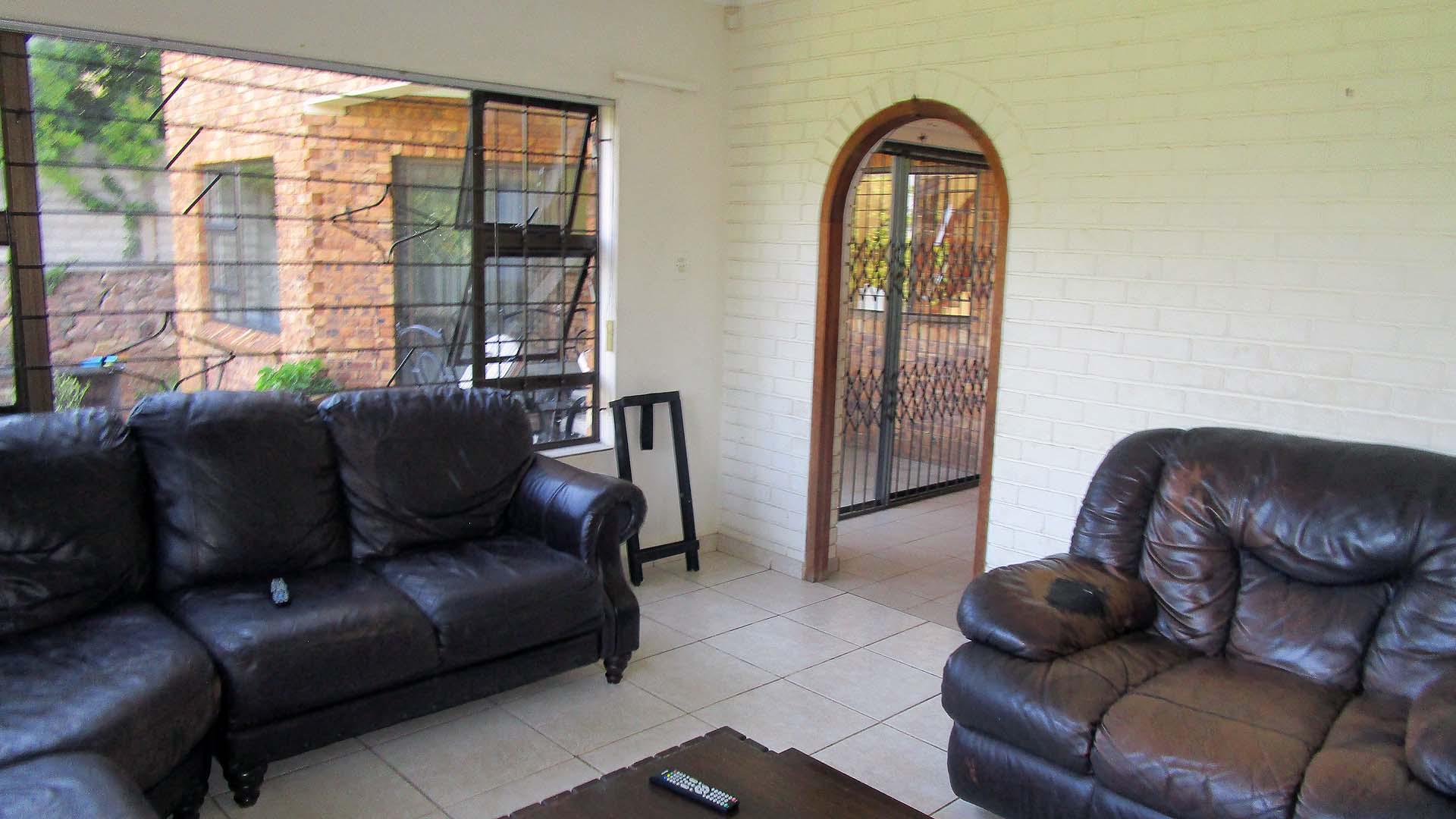 Lounges - 23 square meters of property in Umhlanga Rocks